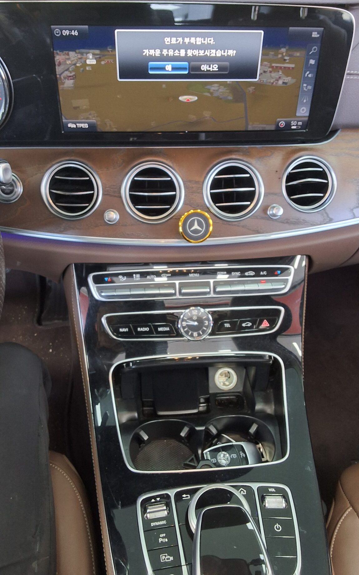MERCEDES-BENZ E-CLASS (5TH GEN) E220d 4MATIC EXCLUSIVE 2018 - zdjęcie 18