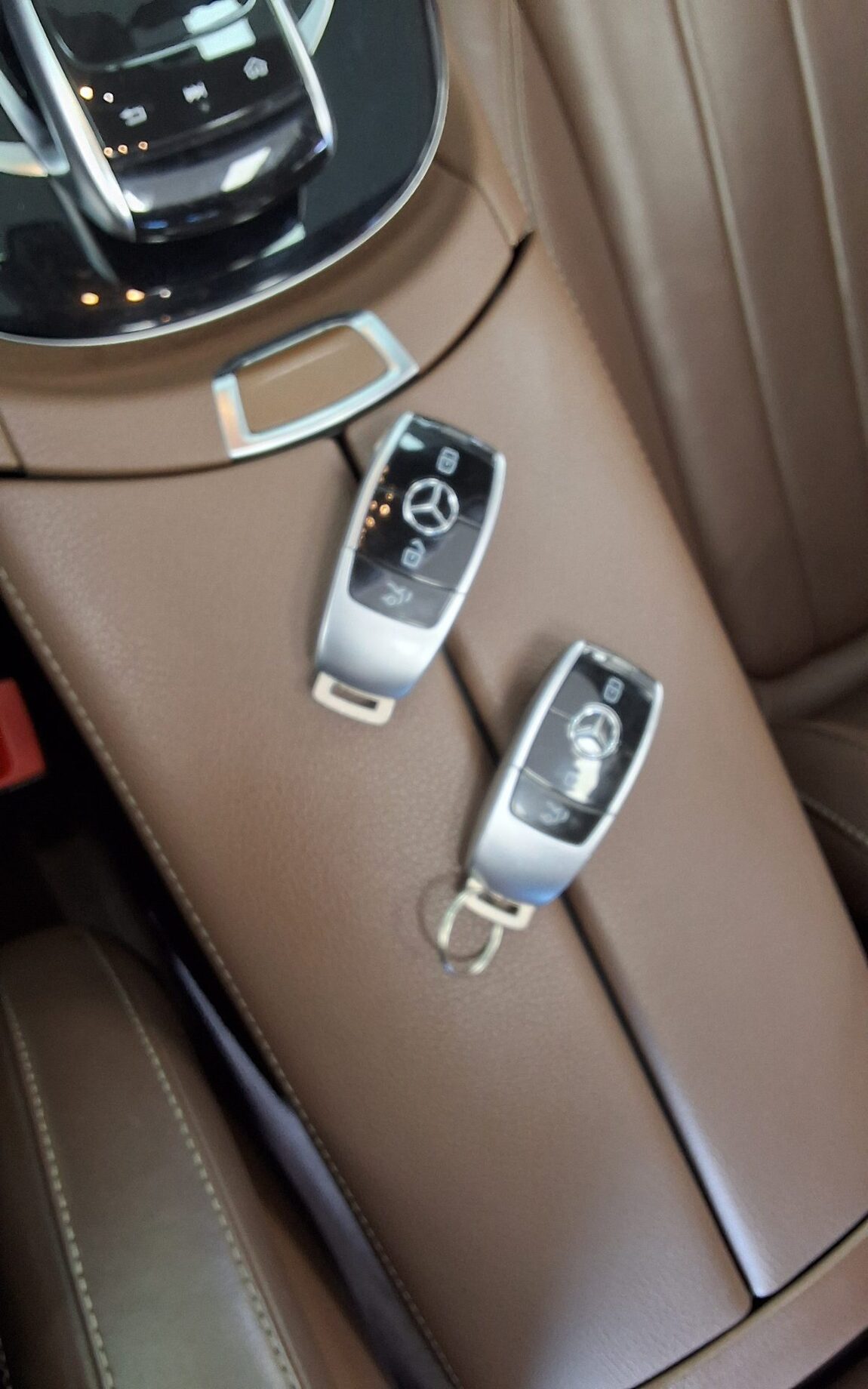 MERCEDES-BENZ E-CLASS (5TH GEN) E220d 4MATIC EXCLUSIVE 2018 - zdjęcie 19