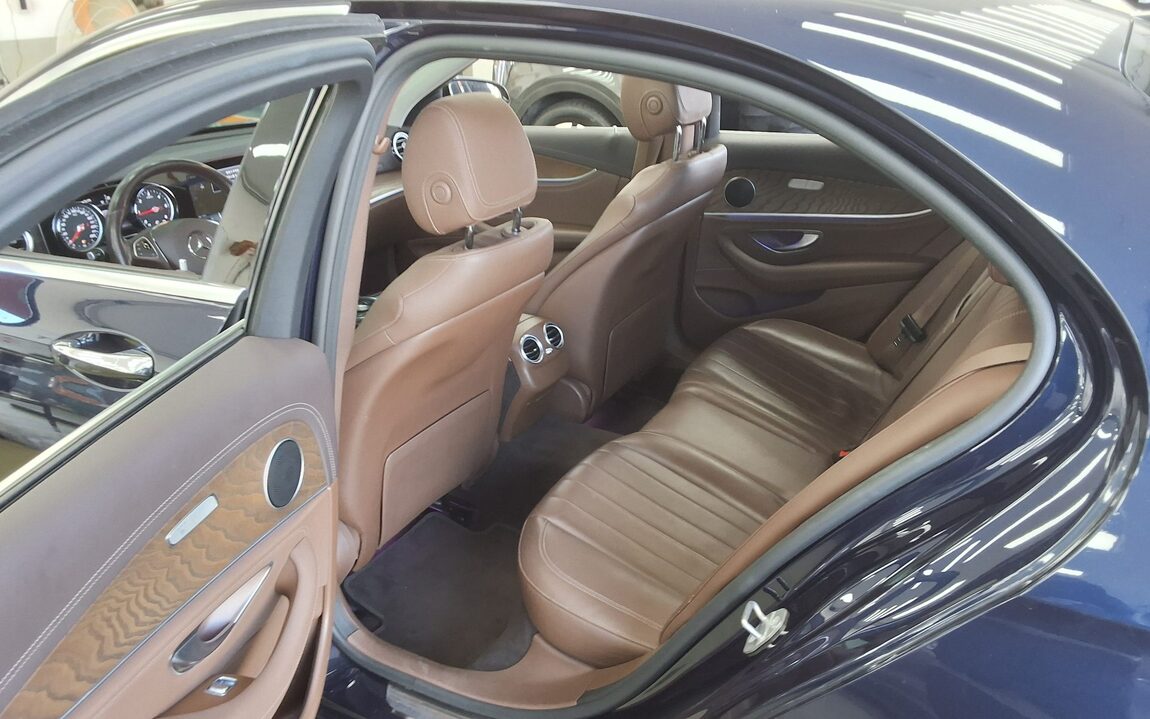 MERCEDES-BENZ E-CLASS (5TH GEN) E220d 4MATIC EXCLUSIVE 2018 - zdjęcie 12