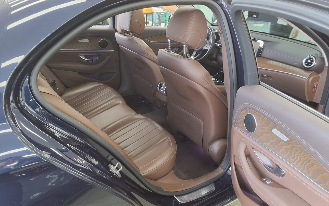 MERCEDES-BENZ E-CLASS (5TH GEN) E220d 4MATIC EXCLUSIVE 2018 - zdjęcie 13