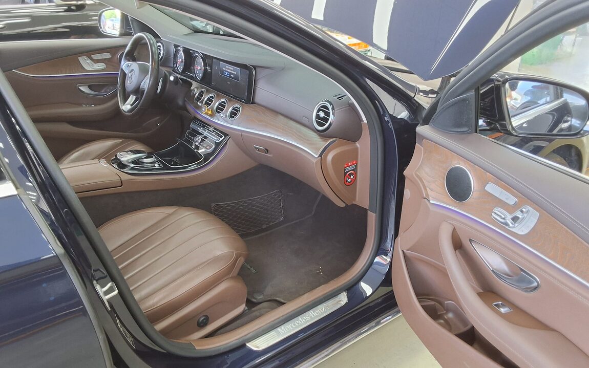 MERCEDES-BENZ E-CLASS (5TH GEN) E220d 4MATIC EXCLUSIVE 2018 - zdjęcie 14