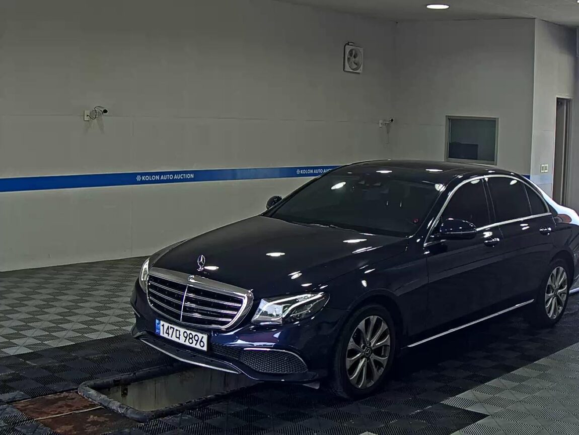 MERCEDES-BENZ E-CLASS (5TH GEN) E220d 4MATIC EXCLUSIVE 2018 - zdjęcie 2