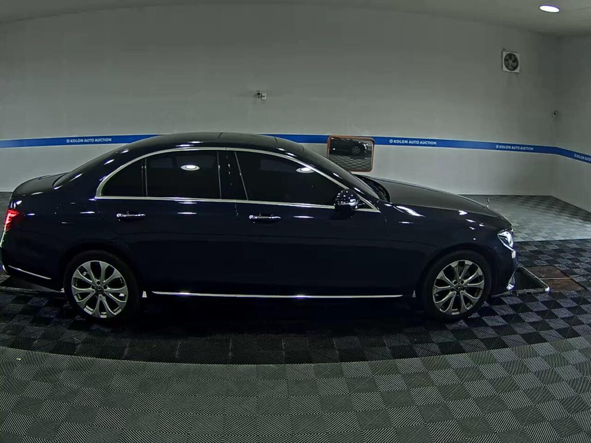 MERCEDES-BENZ E-CLASS (5TH GEN) E220d 4MATIC EXCLUSIVE 2018 - zdjęcie 4