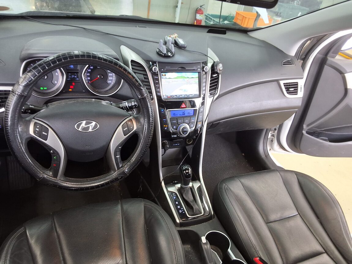 HYUNDAI NEW i30 1.6 VGT UNIQUE 2012 - zdjęcie 11