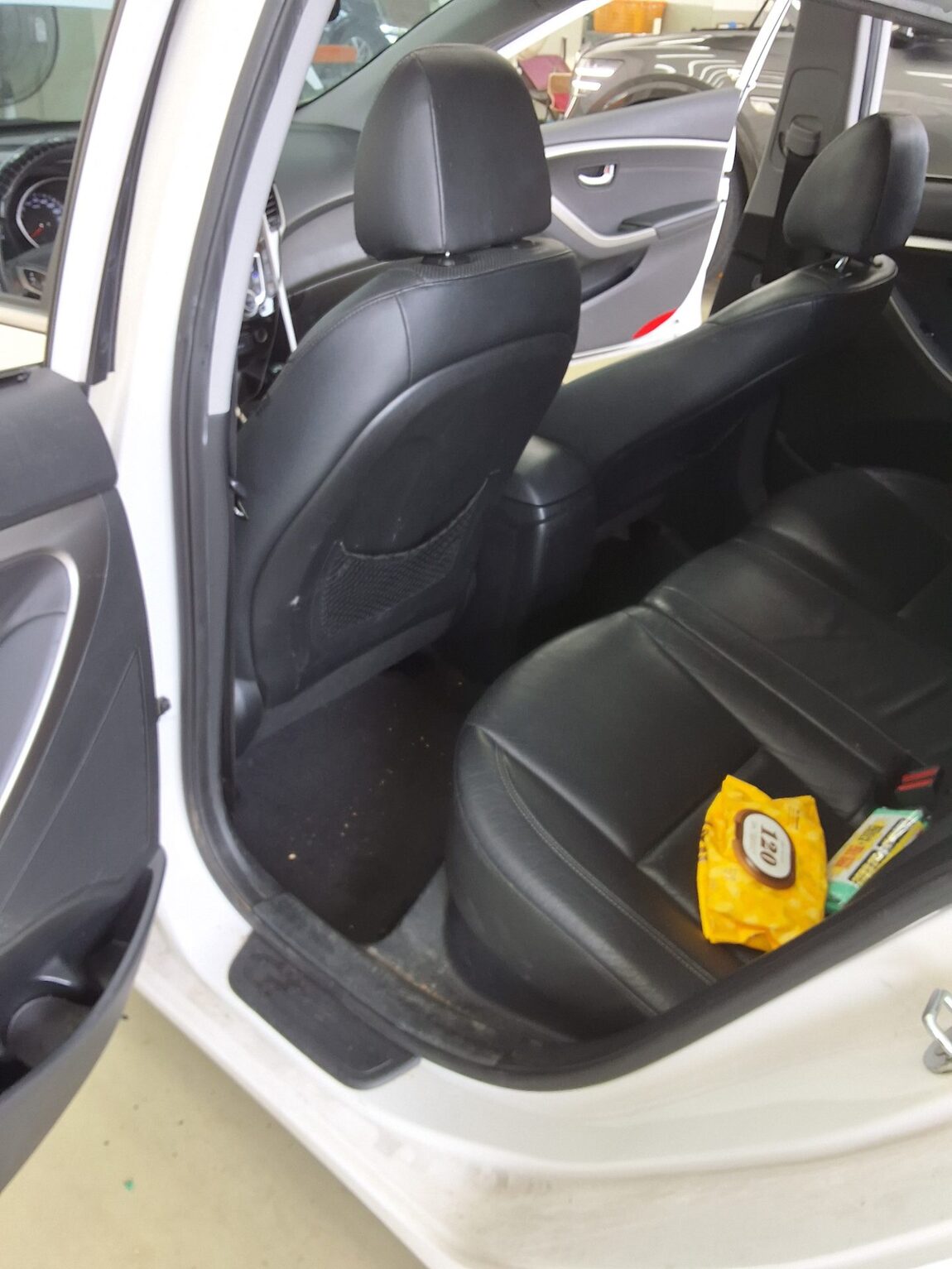 HYUNDAI NEW i30 1.6 VGT UNIQUE 2012 - zdjęcie 12