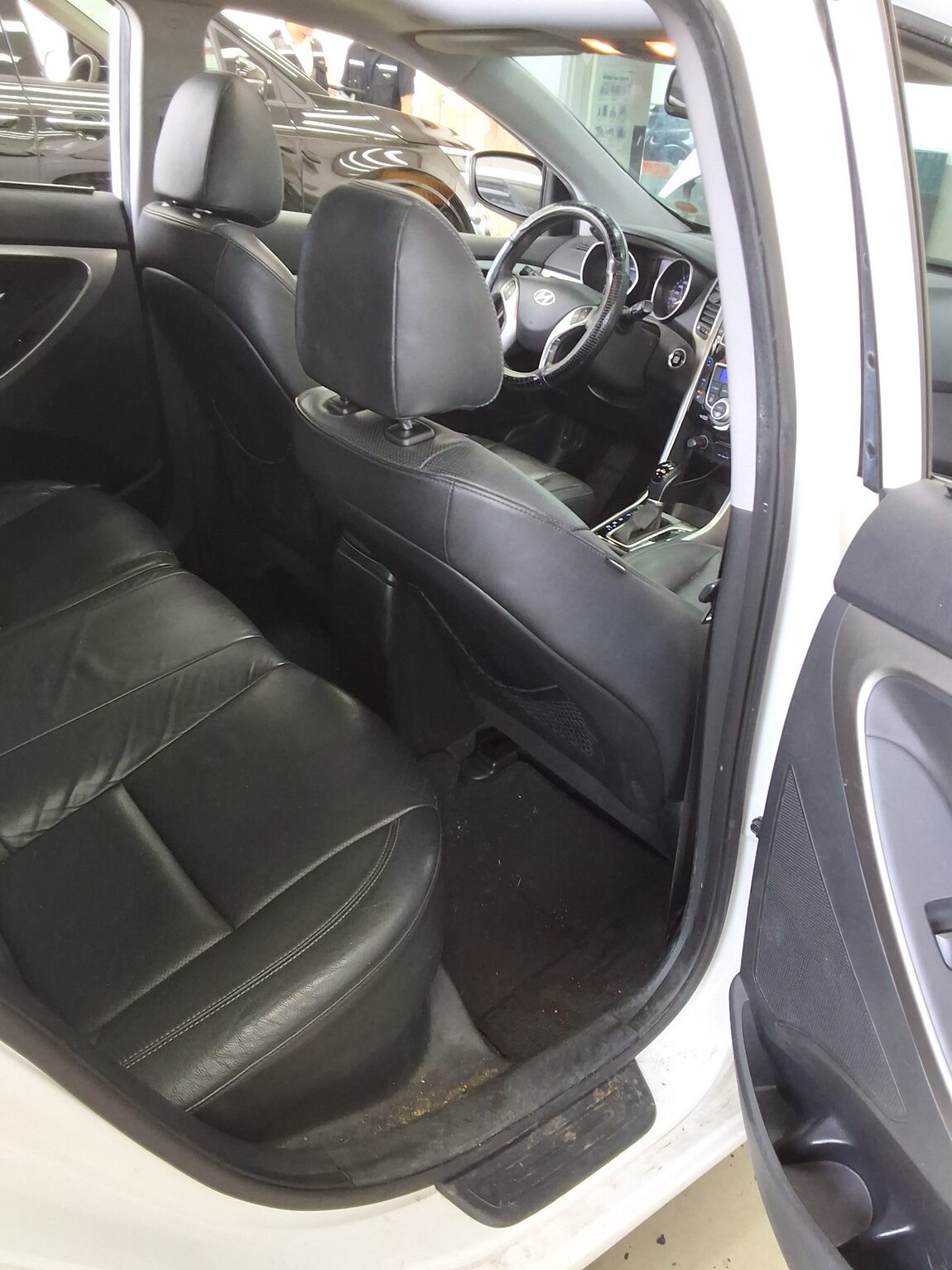 HYUNDAI NEW i30 1.6 VGT UNIQUE 2012 - zdjęcie 13