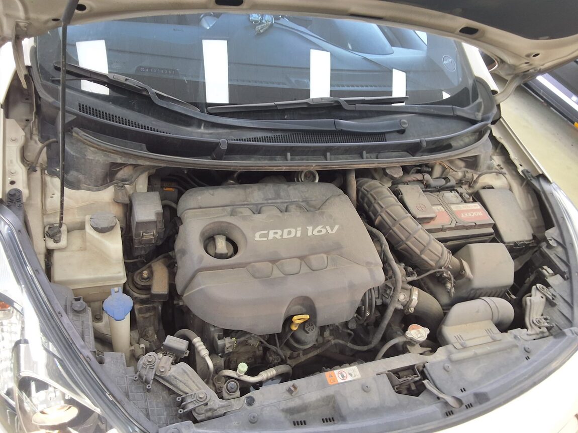HYUNDAI NEW i30 1.6 VGT UNIQUE 2012 - zdjęcie 19