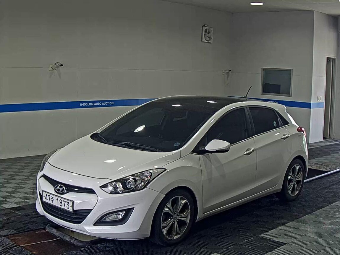 HYUNDAI NEW i30 1.6 VGT UNIQUE 2012 - zdjęcie 2
