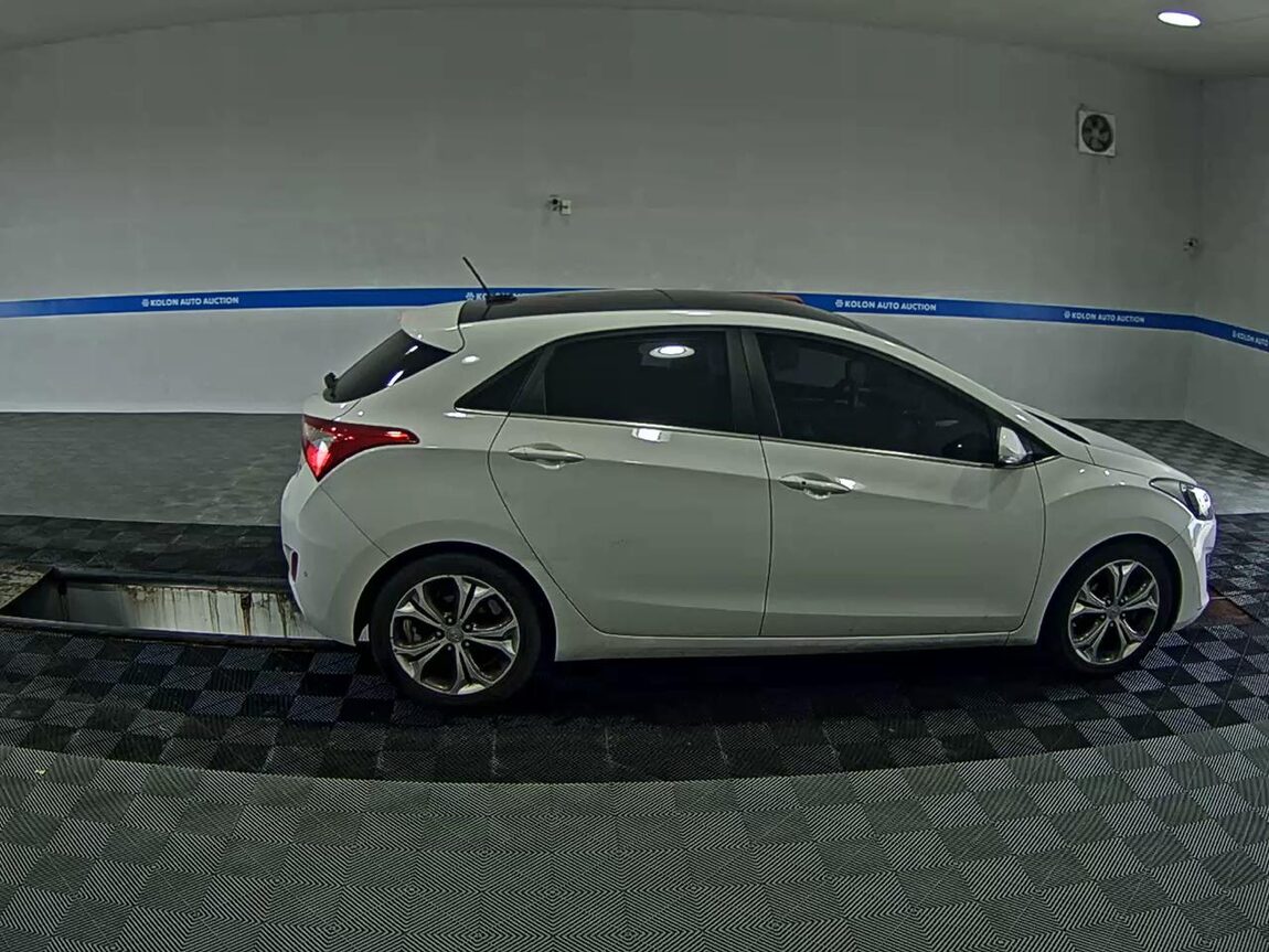 HYUNDAI NEW i30 1.6 VGT UNIQUE 2012 - zdjęcie 4