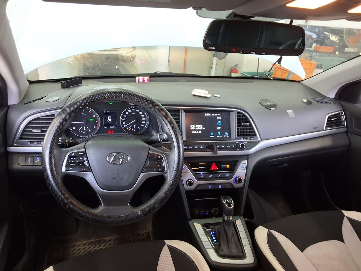 HYUNDAI AVANTE AD 1.6 GDi VALUE PLUS 2018 - zdjęcie 11