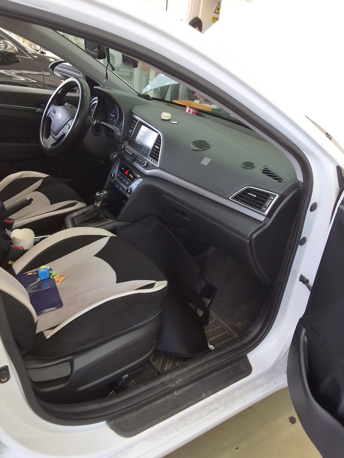 HYUNDAI AVANTE AD 1.6 GDi VALUE PLUS 2018 - zdjęcie 14