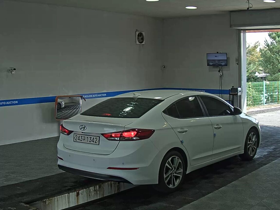 HYUNDAI AVANTE AD 1.6 GDi VALUE PLUS 2018 - zdjęcie 5