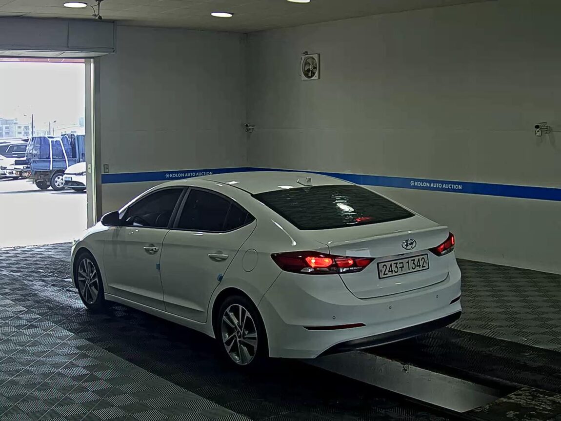 HYUNDAI AVANTE AD 1.6 GDi VALUE PLUS 2018 - zdjęcie 6