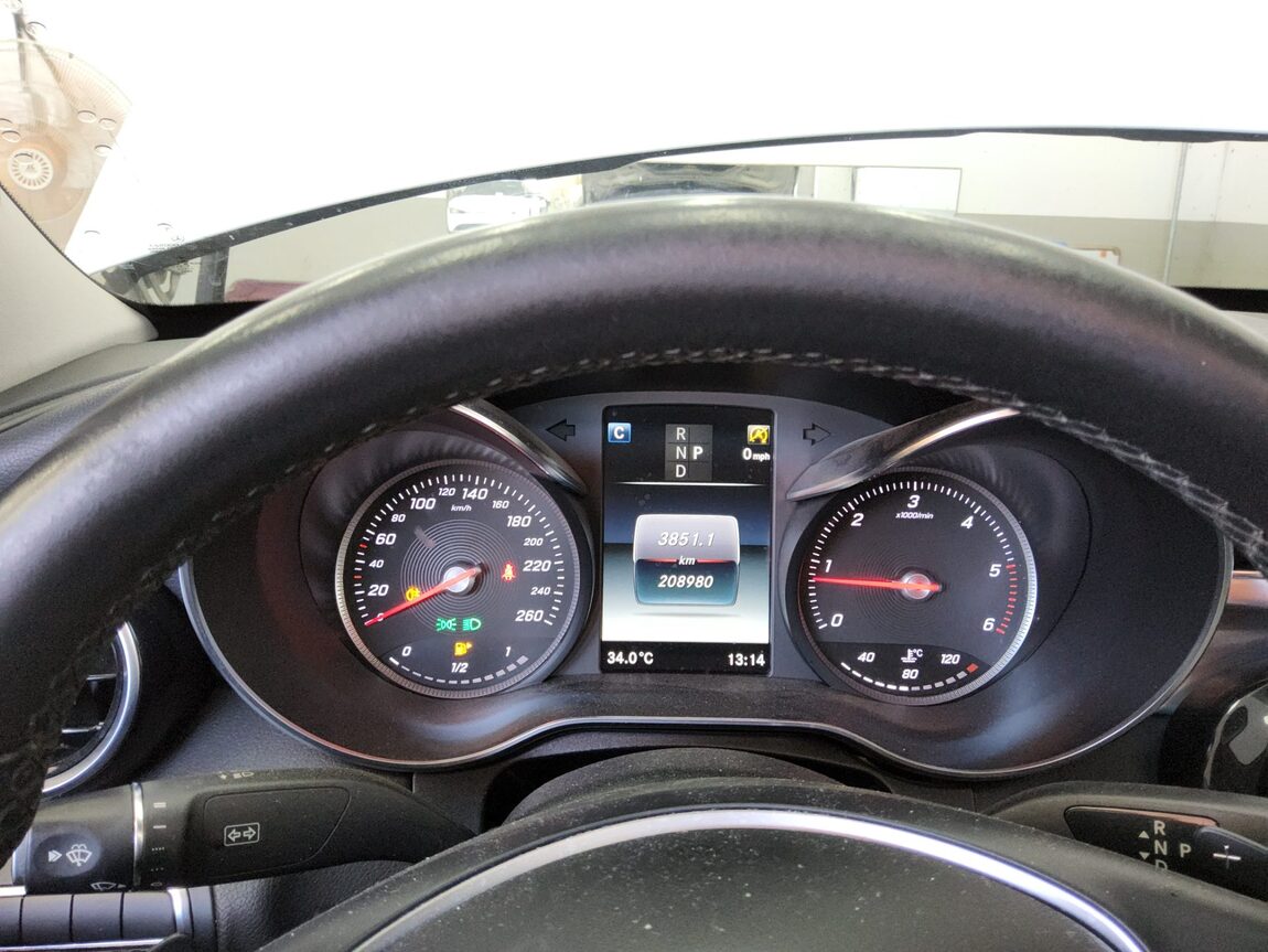 MERCEDES-BENZ C-CLASS (4TH GEN) C220 d 4MATIC 2018 - zdjęcie 9
