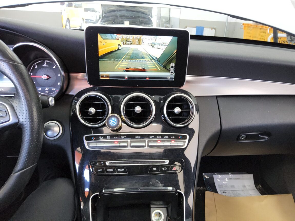 MERCEDES-BENZ C-CLASS (4TH GEN) C220 d 4MATIC 2018 - zdjęcie 18