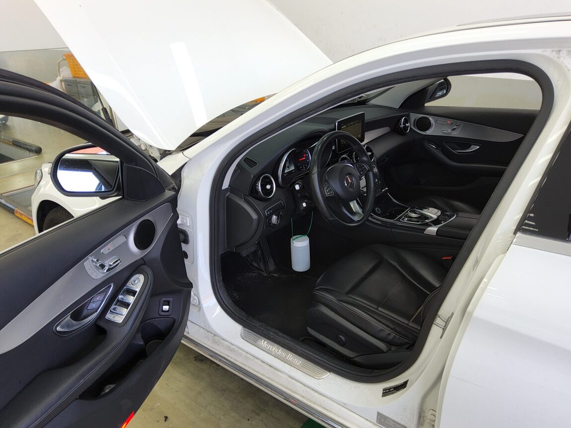MERCEDES-BENZ C-CLASS (4TH GEN) C220 d 4MATIC 2018 - zdjęcie 10
