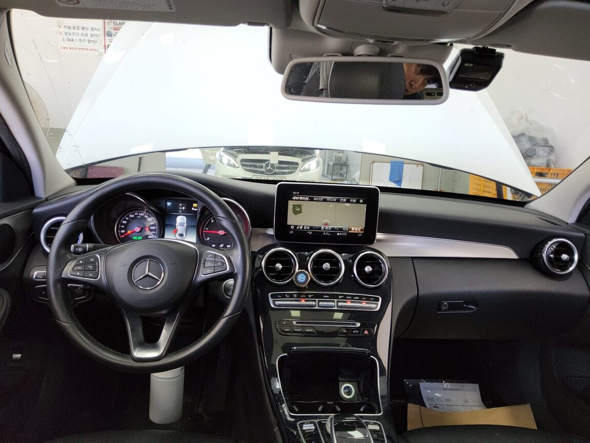 MERCEDES-BENZ C-CLASS (4TH GEN) C220 d 4MATIC 2018 - zdjęcie 11