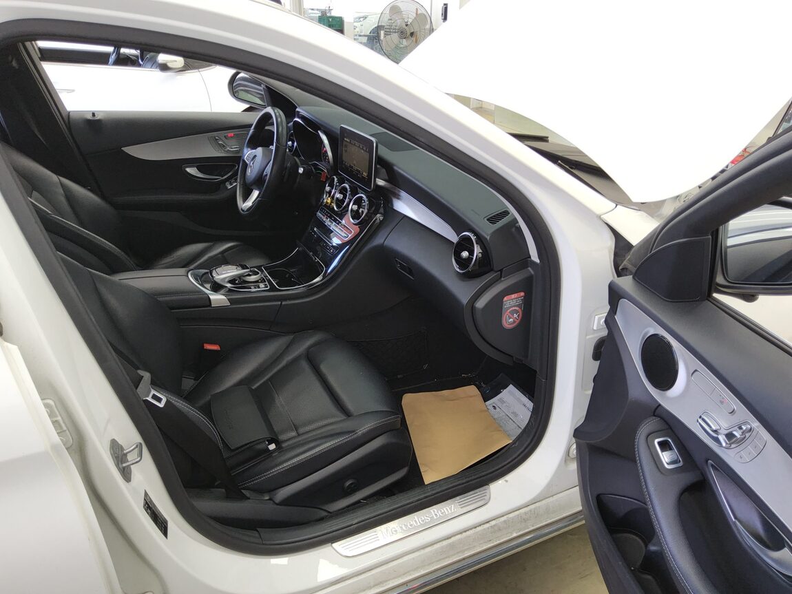 MERCEDES-BENZ C-CLASS (4TH GEN) C220 d 4MATIC 2018 - zdjęcie 14
