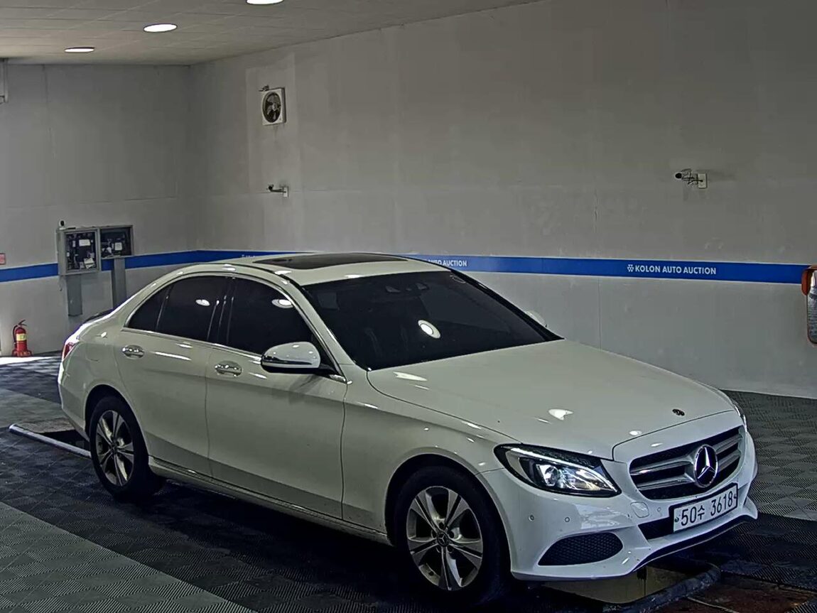 MERCEDES-BENZ C-CLASS (4TH GEN) C220 d 4MATIC 2018 - zdjęcie 3