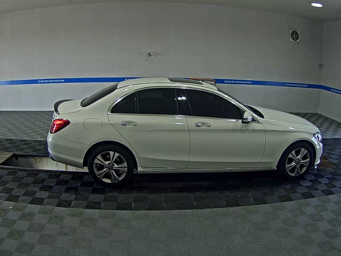 MERCEDES-BENZ C-CLASS (4TH GEN) C220 d 4MATIC 2018 - zdjęcie 4