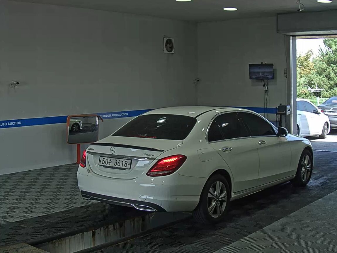 MERCEDES-BENZ C-CLASS (4TH GEN) C220 d 4MATIC 2018 - zdjęcie 5