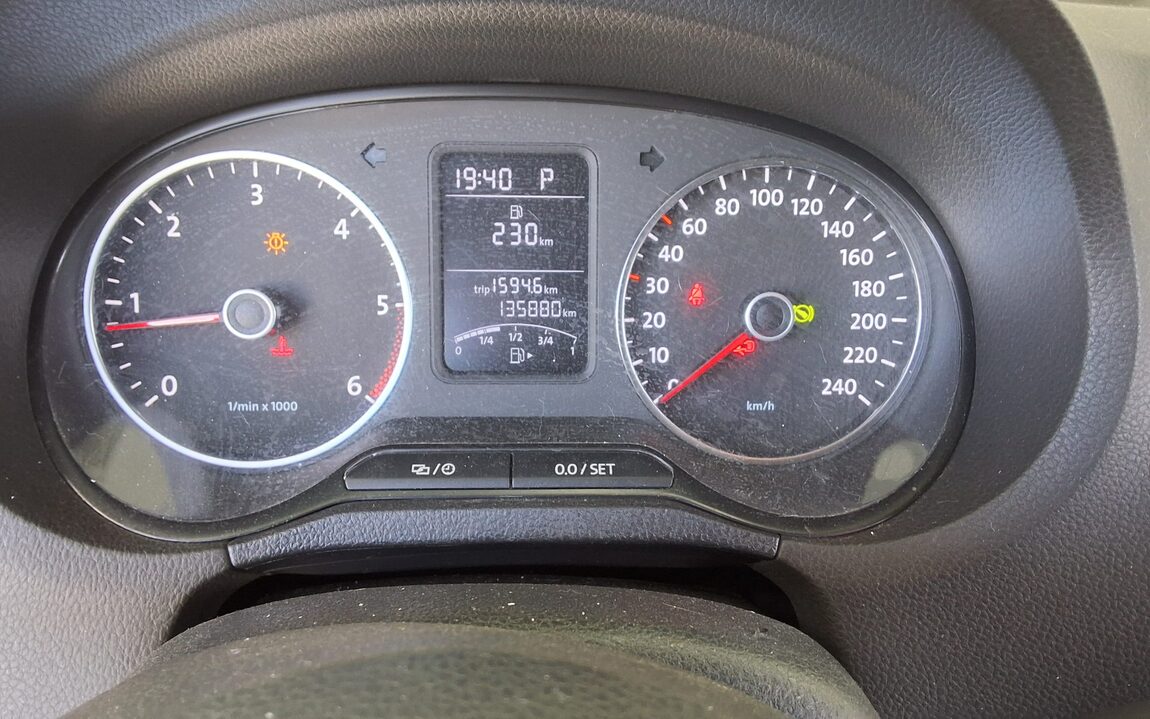 VOLKSWAGEN THE NEW POLO (5TH GEN) 1.6 TDI R LINE 2014 - zdjęcie 9