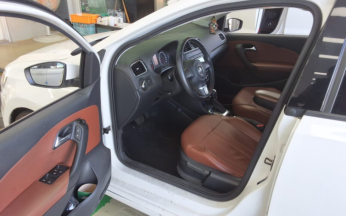 VOLKSWAGEN THE NEW POLO (5TH GEN) 1.6 TDI R LINE 2014 - zdjęcie 10