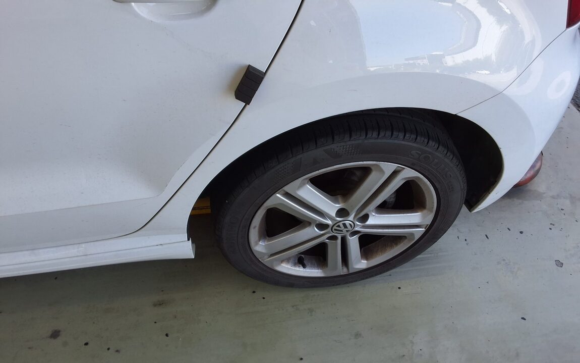 VOLKSWAGEN THE NEW POLO (5TH GEN) 1.6 TDI R LINE 2014 - zdjęcie 23