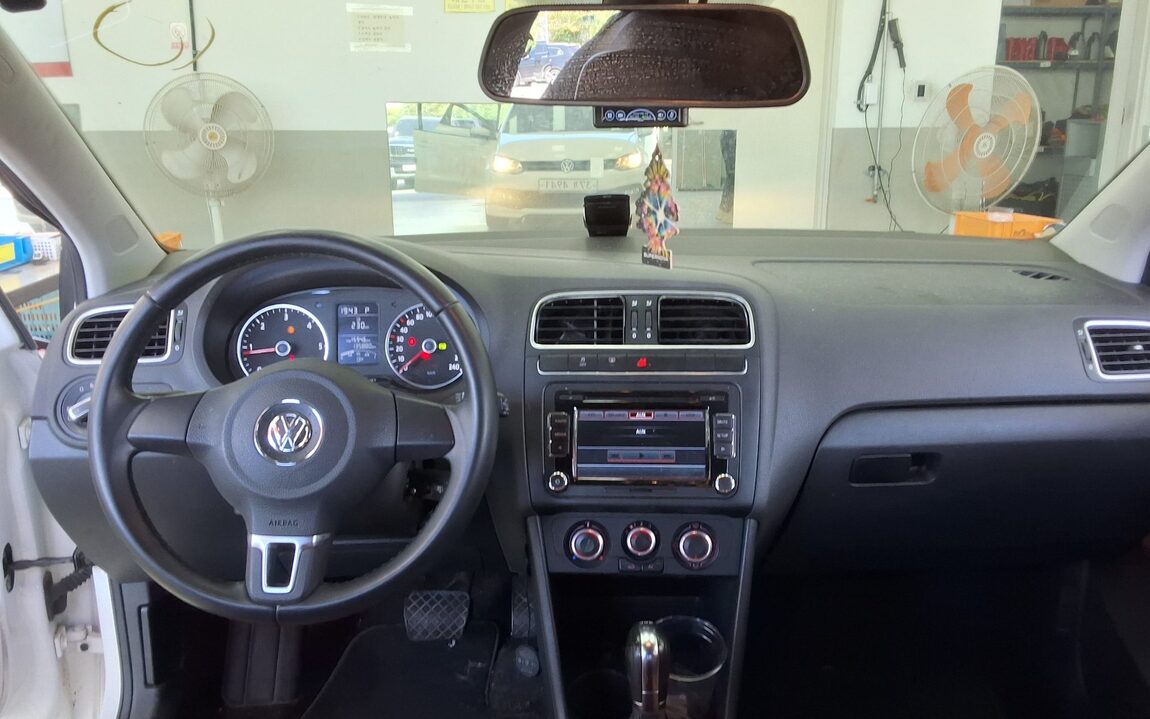 VOLKSWAGEN THE NEW POLO (5TH GEN) 1.6 TDI R LINE 2014 - zdjęcie 11