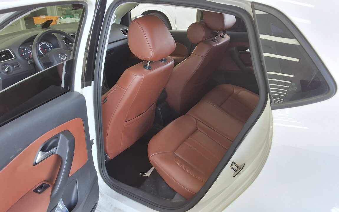 VOLKSWAGEN THE NEW POLO (5TH GEN) 1.6 TDI R LINE 2014 - zdjęcie 12