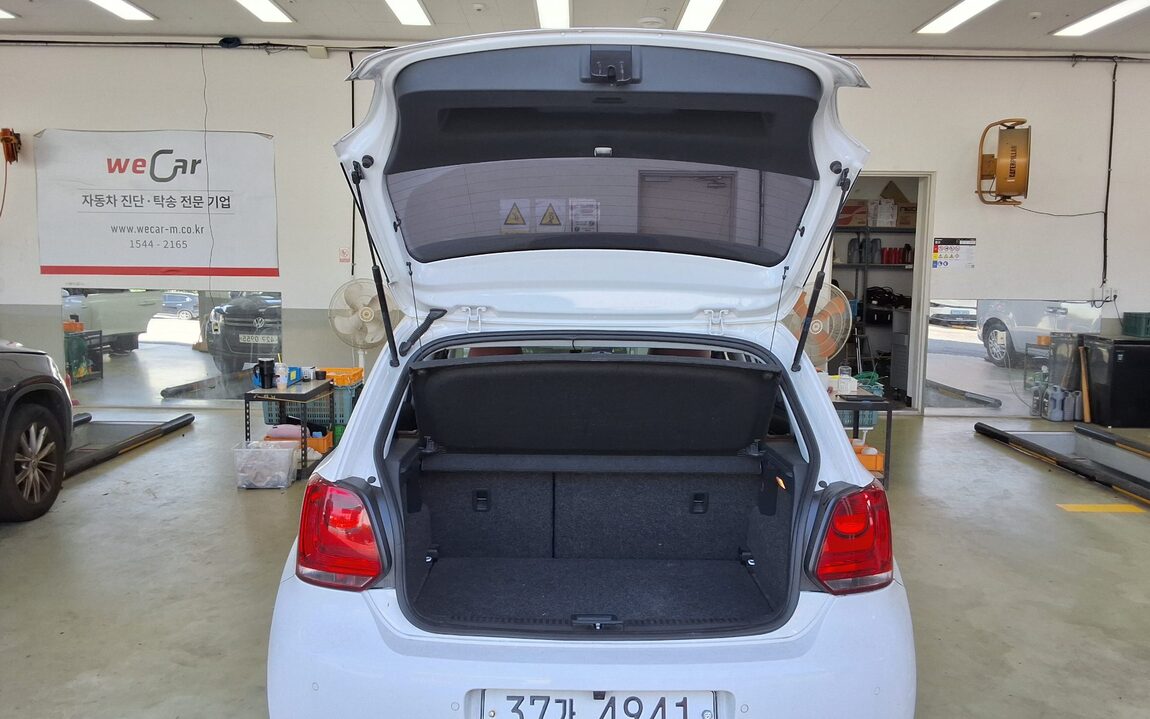 VOLKSWAGEN THE NEW POLO (5TH GEN) 1.6 TDI R LINE 2014 - zdjęcie 15
