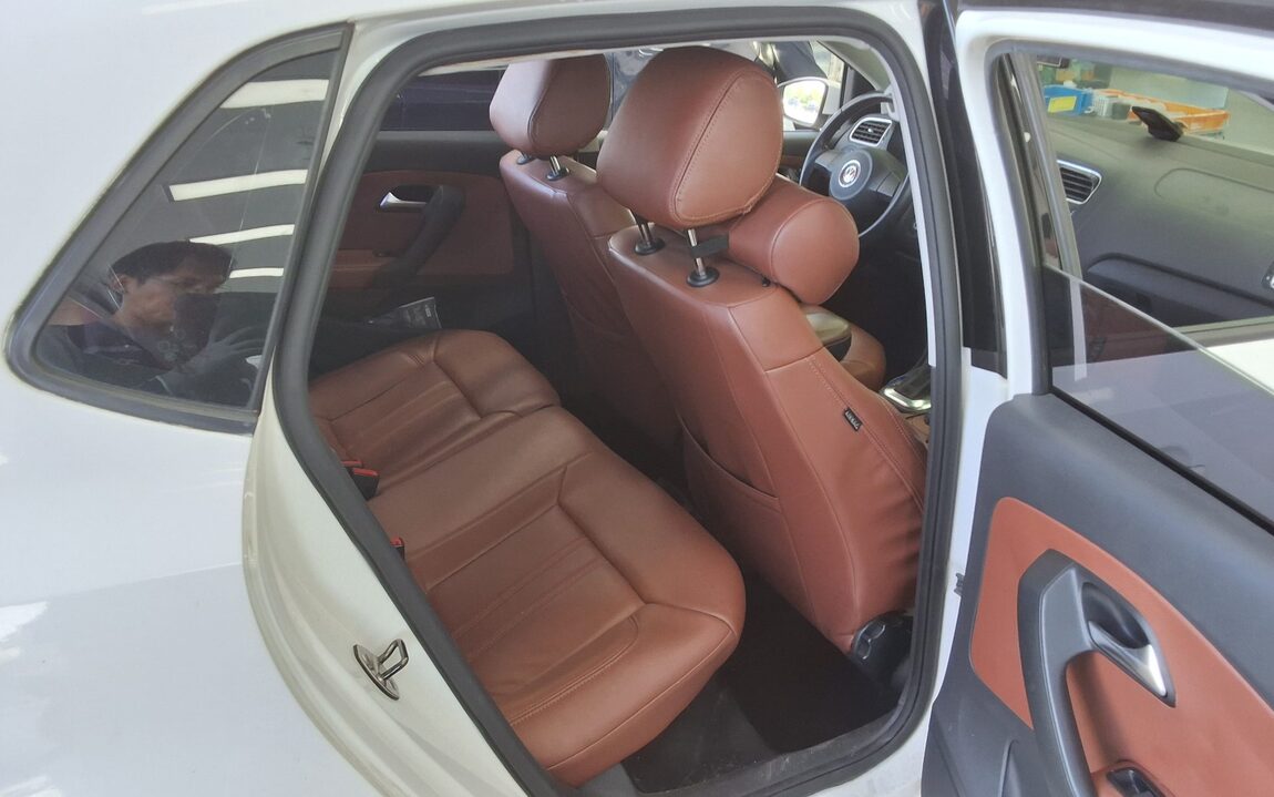 VOLKSWAGEN THE NEW POLO (5TH GEN) 1.6 TDI R LINE 2014 - zdjęcie 13