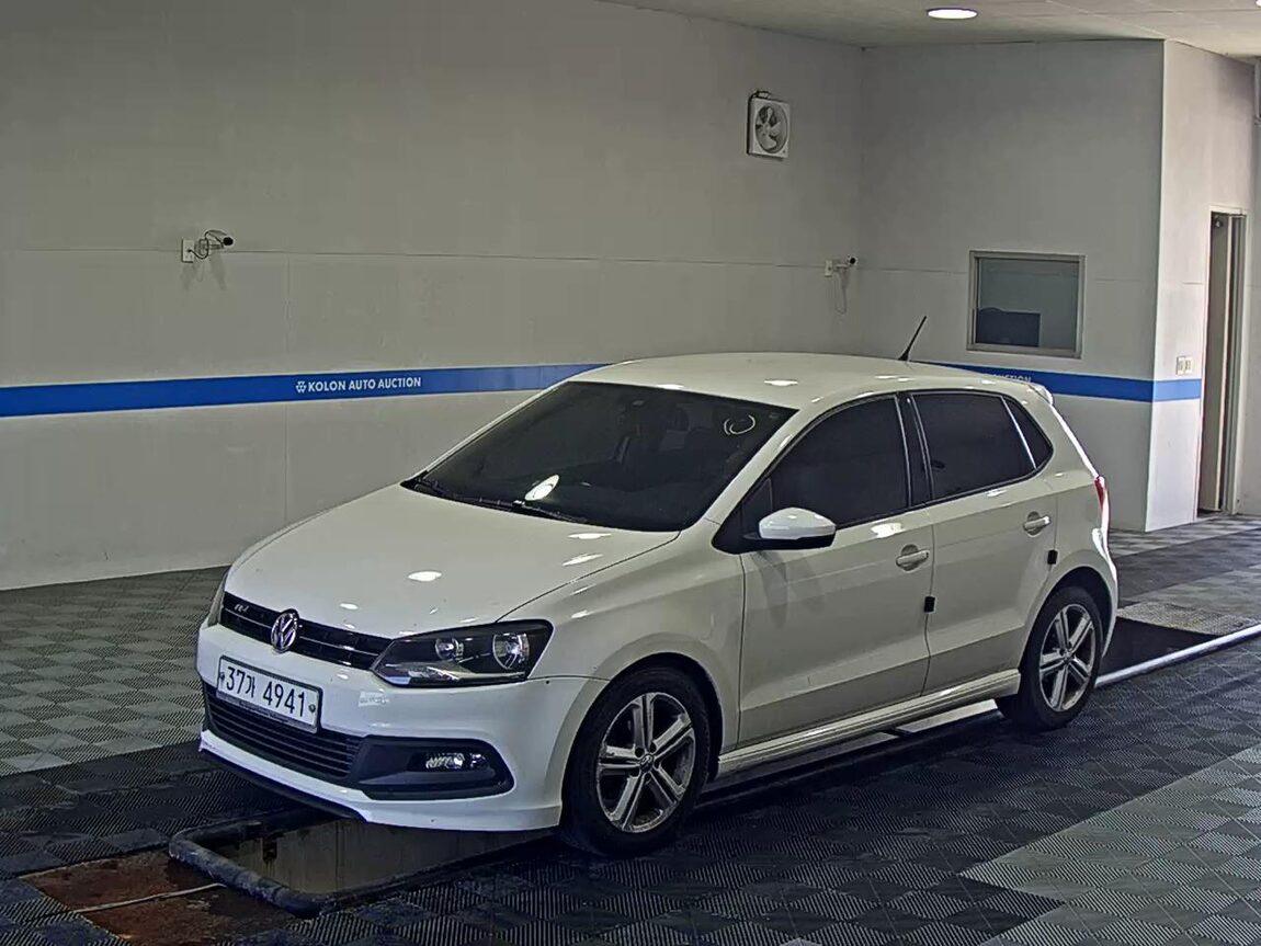 VOLKSWAGEN THE NEW POLO (5TH GEN) 1.6 TDI R LINE 2014 - zdjęcie 2