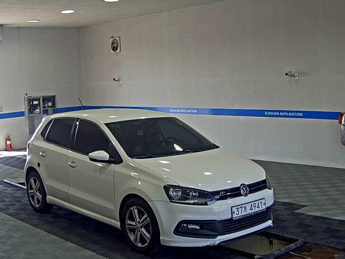 VOLKSWAGEN THE NEW POLO (5TH GEN) 1.6 TDI R LINE 2014 - zdjęcie 3