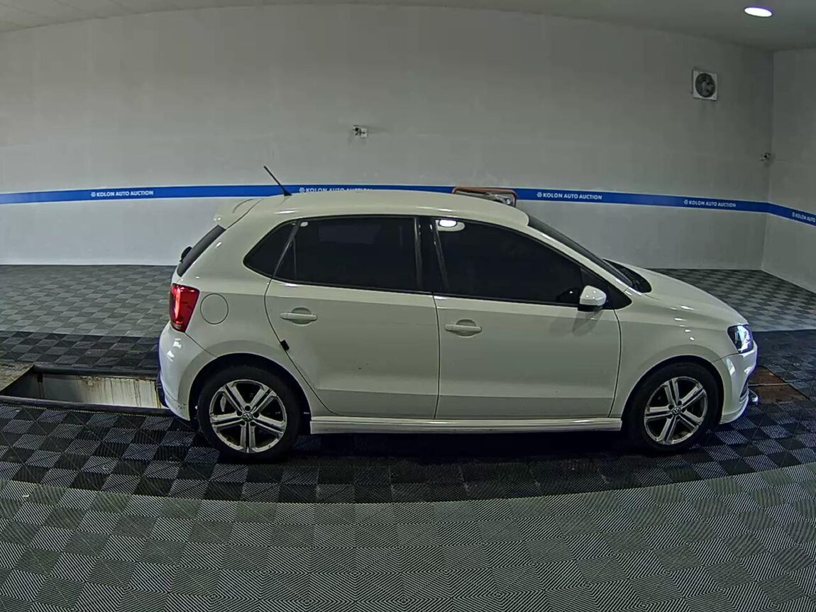 VOLKSWAGEN THE NEW POLO (5TH GEN) 1.6 TDI R LINE 2014 - zdjęcie 4