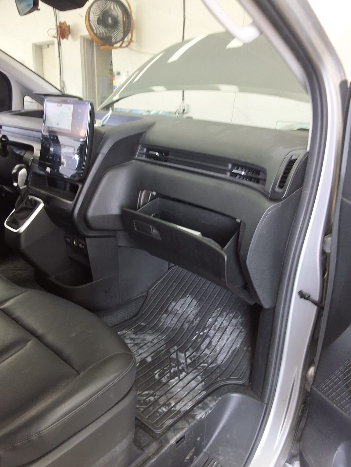HYUNDAI STARIA 2.2 DIESEL CARGO 3-SEATER MODERN 2022 - zdjęcie 14