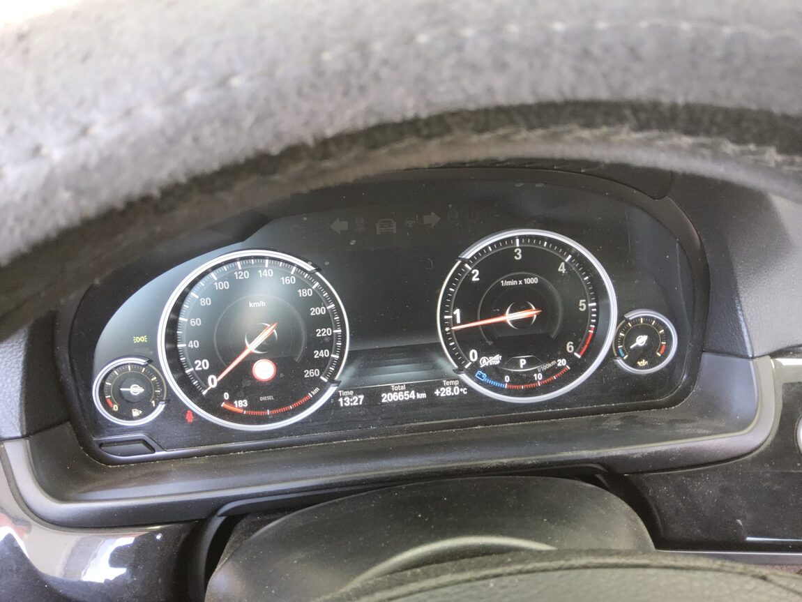 BMW 5 SERIES (6TH GEN) 520d xDRIVE 2015 - zdjęcie 9