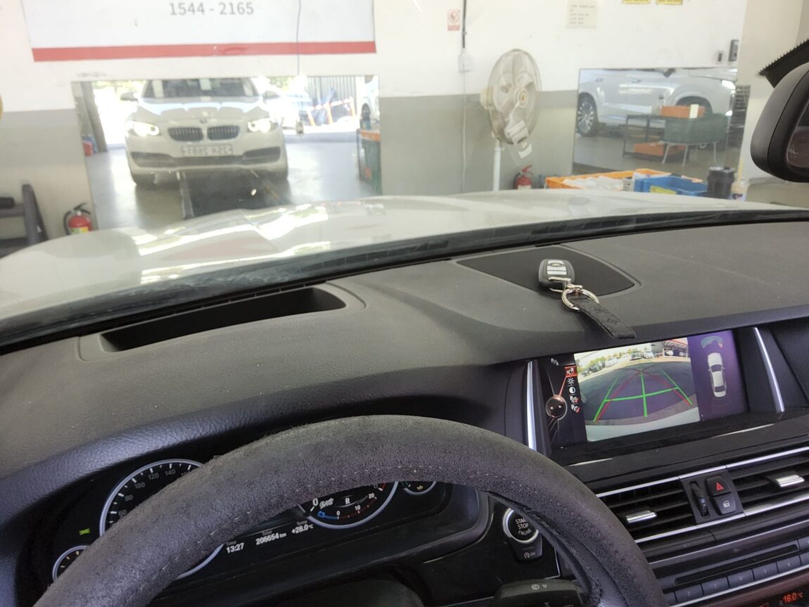 BMW 5 SERIES (6TH GEN) 520d xDRIVE 2015 - zdjęcie 17