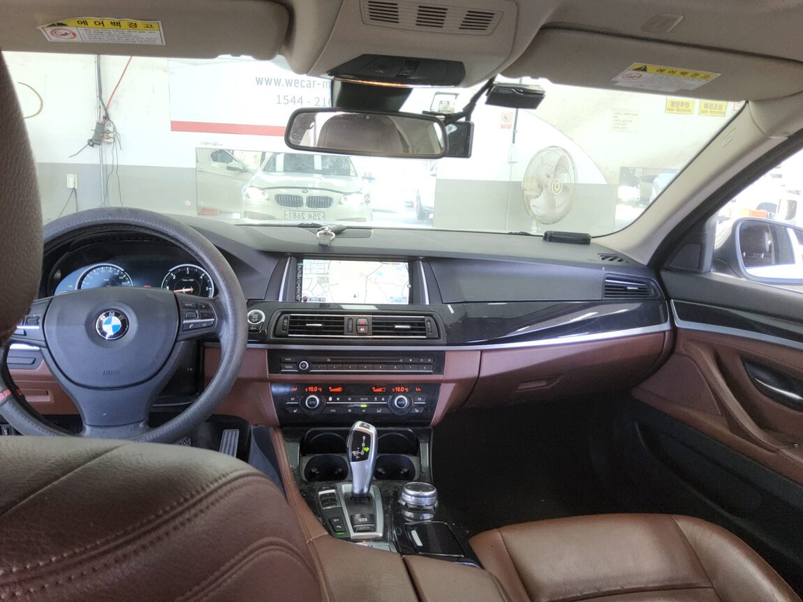 BMW 5 SERIES (6TH GEN) 520d xDRIVE 2015 - zdjęcie 11