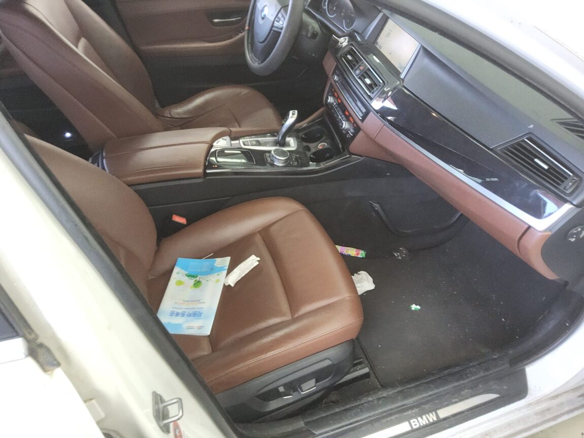 BMW 5 SERIES (6TH GEN) 520d xDRIVE 2015 - zdjęcie 14