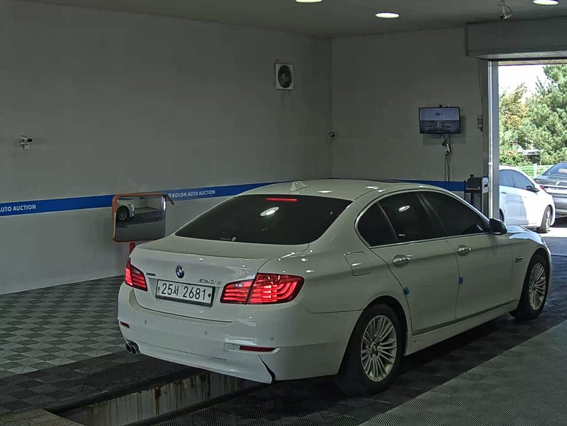 BMW 5 SERIES (6TH GEN) 520d xDRIVE 2015 - zdjęcie 5