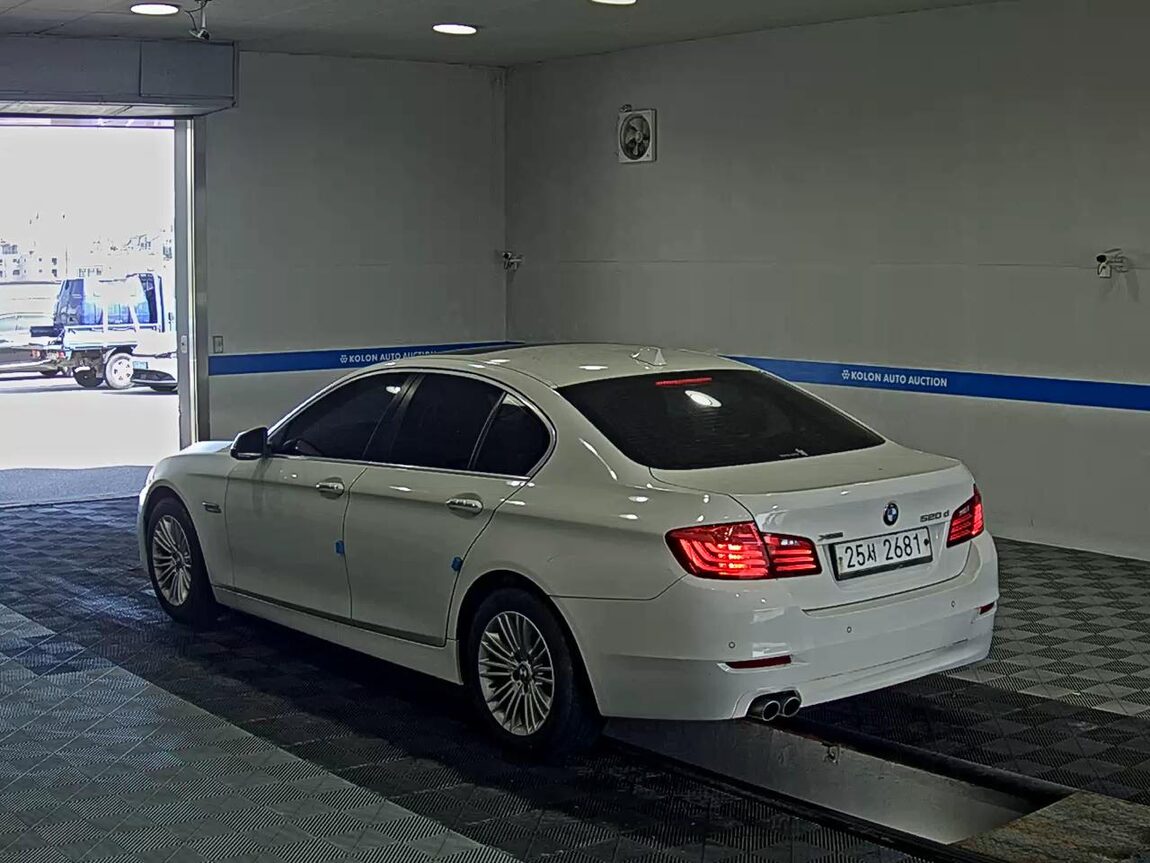 BMW 5 SERIES (6TH GEN) 520d xDRIVE 2015 - zdjęcie 6