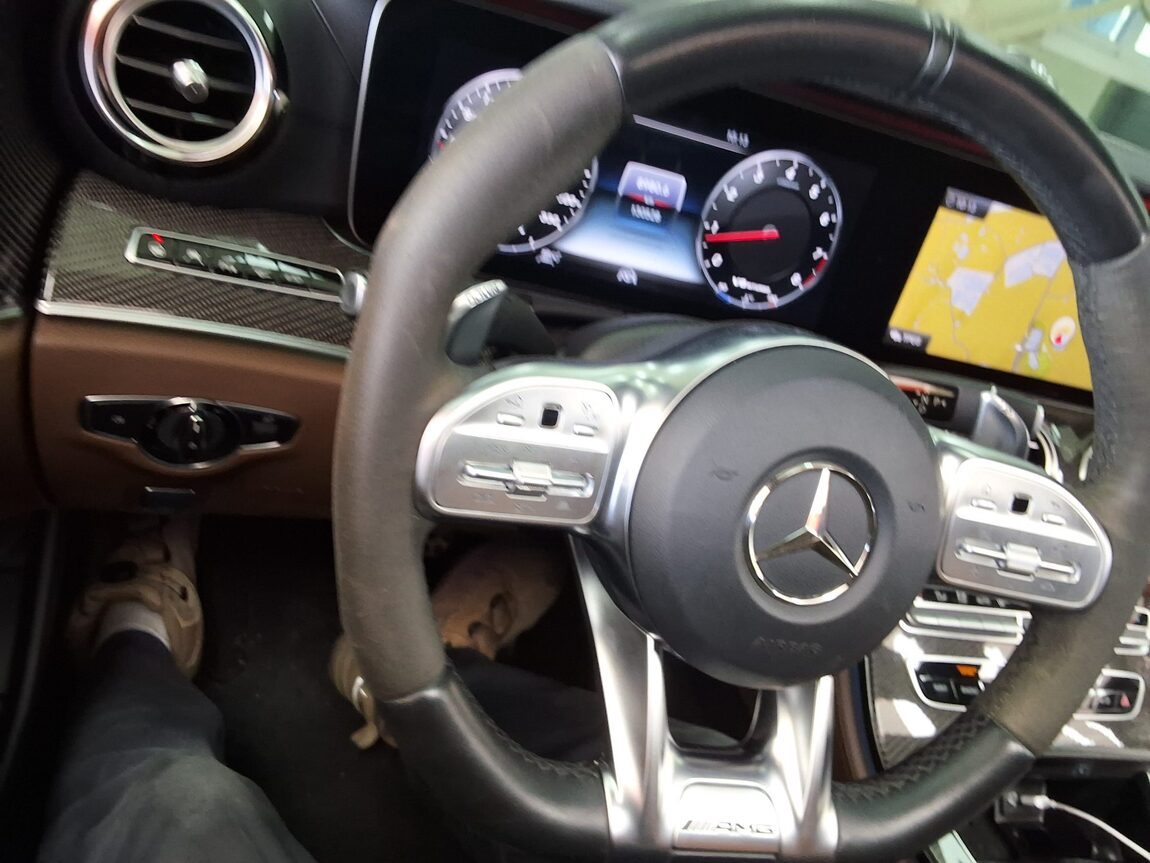 MERCEDES-BENZ E-CLASS (5TH GEN) E63 AMG 4MATIC+ 2019 - zdjęcie 23