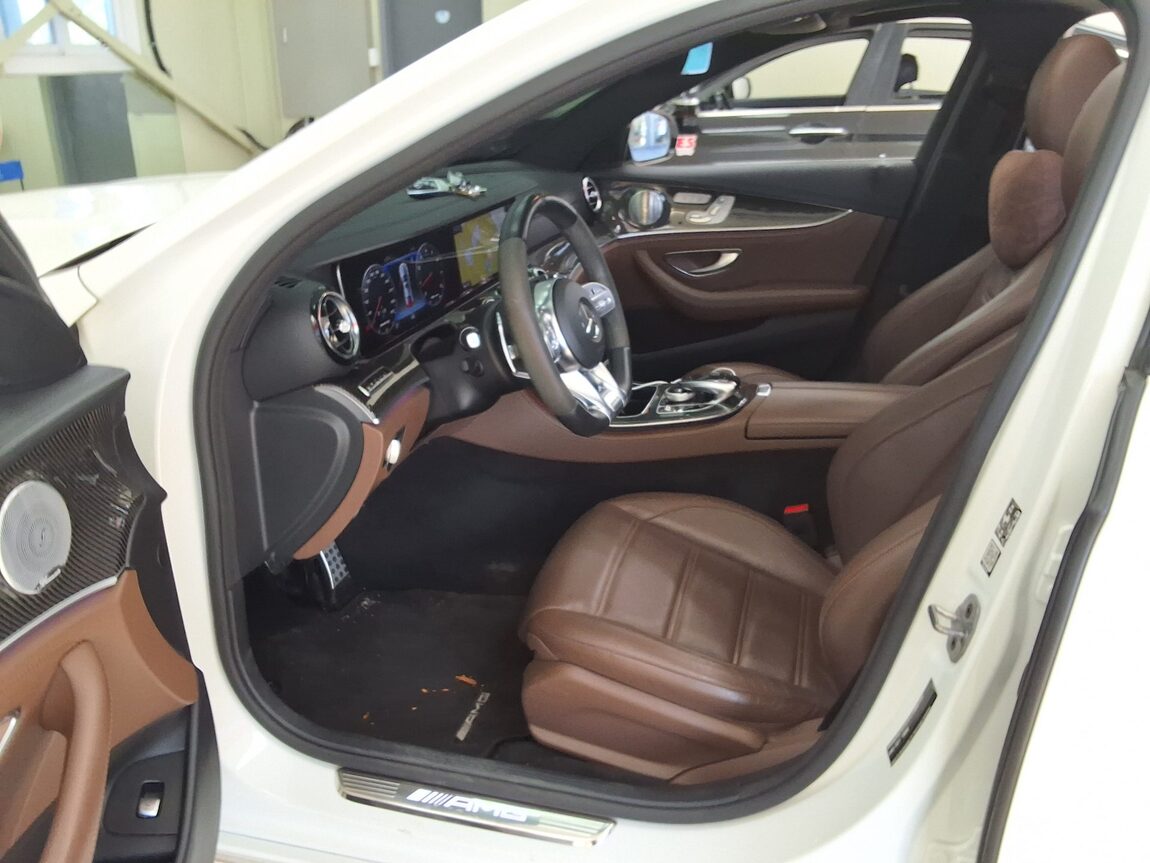 MERCEDES-BENZ E-CLASS (5TH GEN) E63 AMG 4MATIC+ 2019 - zdjęcie 11