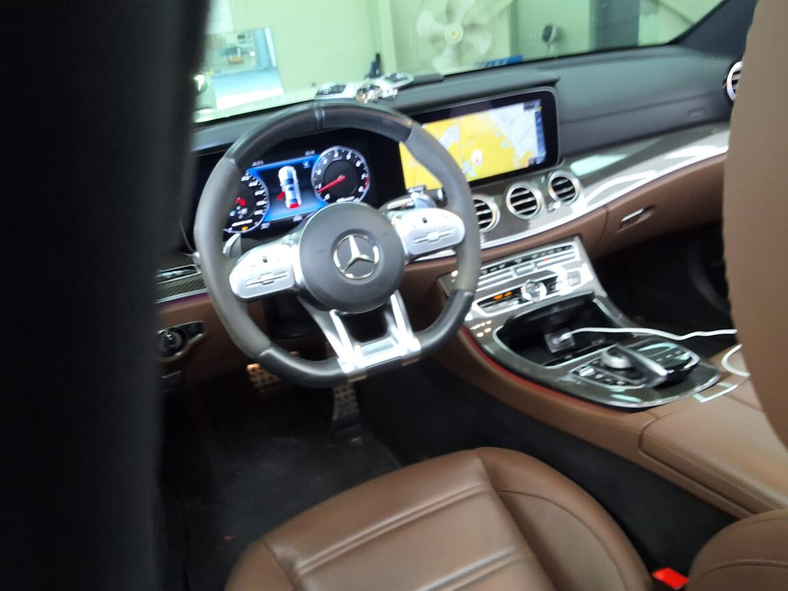 MERCEDES-BENZ E-CLASS (5TH GEN) E63 AMG 4MATIC+ 2019 - zdjęcie 12