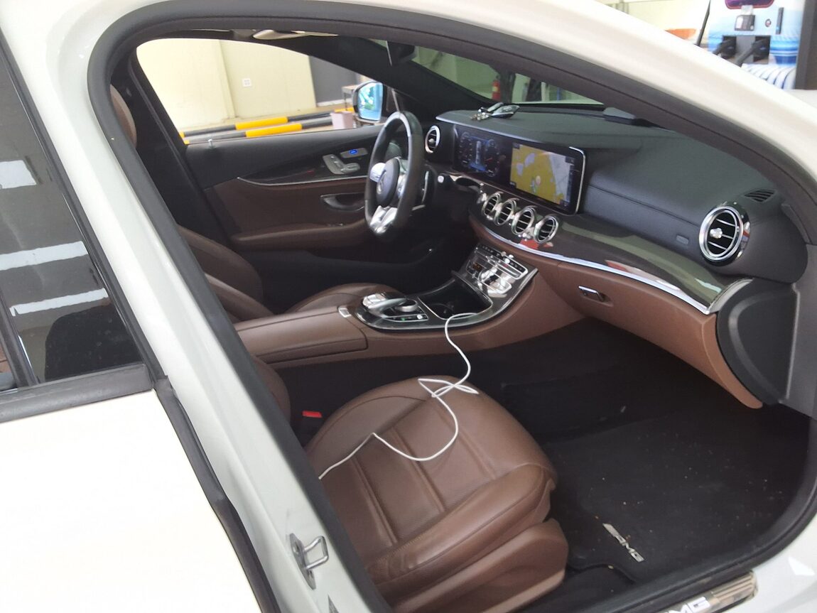MERCEDES-BENZ E-CLASS (5TH GEN) E63 AMG 4MATIC+ 2019 - zdjęcie 15