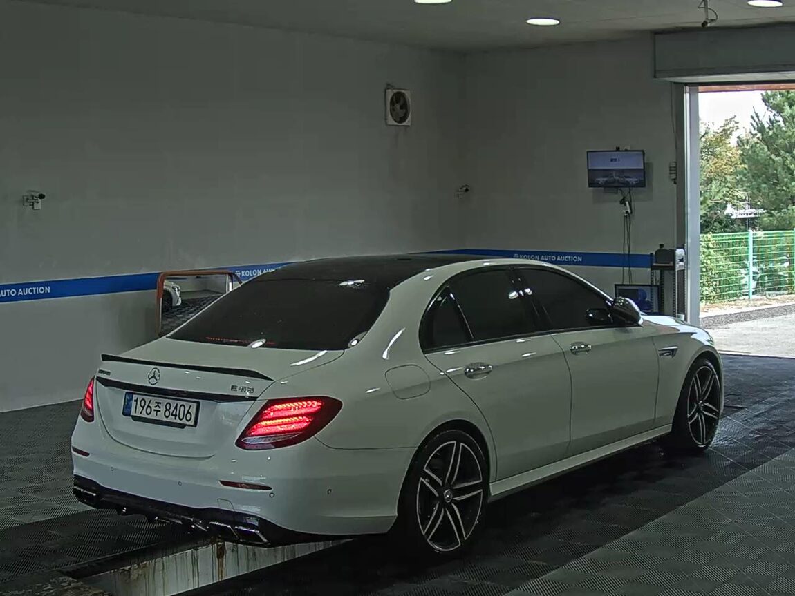 MERCEDES-BENZ E-CLASS (5TH GEN) E63 AMG 4MATIC+ 2019 - zdjęcie 5