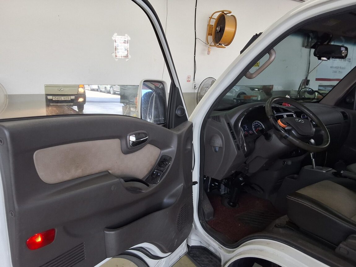 HYUNDAI PORTER II CRDi SUPER CAB EXTRA LONG WHEELBASE PREMIUM 2019 - zdjęcie 10