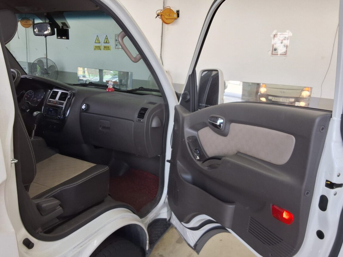 HYUNDAI PORTER II CRDi SUPER CAB EXTRA LONG WHEELBASE PREMIUM 2019 - zdjęcie 11