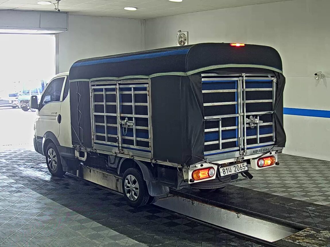 HYUNDAI PORTER II CRDi SUPER CAB EXTRA LONG WHEELBASE PREMIUM 2019 - zdjęcie 6